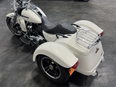 More photos of 2019 HARLEY DAVIDSON FREEWHEELER FLRT at Moto Boutique, OH