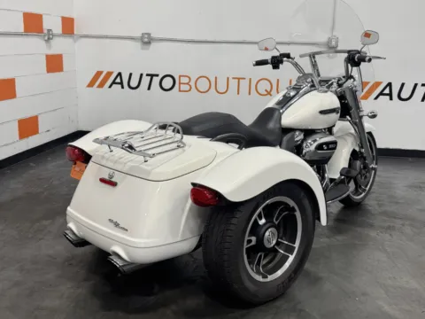 Another view of 2019 HARLEY DAVIDSON FREEWHEELER FLRT for sale in Columbus, OH at Moto Boutique