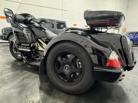 More photos of 2013 HONDA F6B TRIKE F6B at Moto Boutique, OH