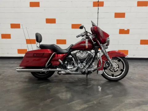 More photos of 2012 HARLEY DAVIDSON STREET GLIDE FLHX at Moto Boutique, OH