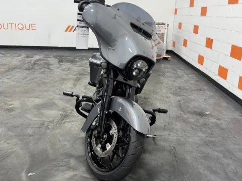More photos of 2021 HARLEY DAVIDSON STREET GLIDE SPECIAL FLHXS at Moto Boutique, OH