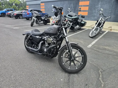 Photos of 2017 HARLEY DAVIDSON 883 IRON XL883N for sale in Columbus, OH at Moto Boutique