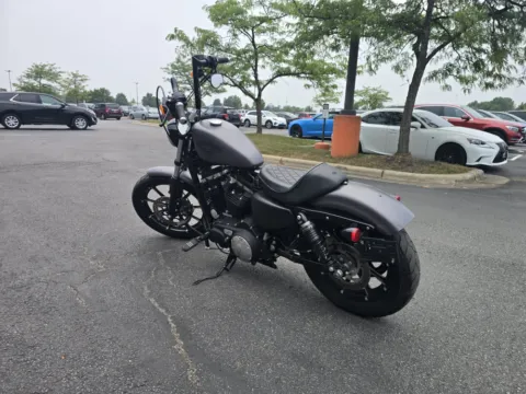 More photos of 2017 HARLEY DAVIDSON 883 IRON XL883N at Moto Boutique, OH