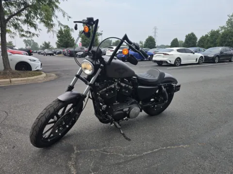 Another view of 2017 HARLEY DAVIDSON 883 IRON XL883N for sale in Columbus, OH at Moto Boutique