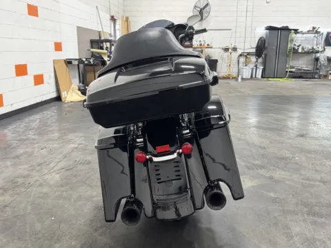 More photos of 2017 HARLEY DAVIDSON STREET GLIDE SPECIAL FLHXS at Moto Boutique, OH