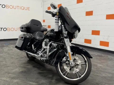 Photos of 2017 HARLEY DAVIDSON STREET GLIDE SPECIAL FLHXS for sale in Columbus, OH at Moto Boutique