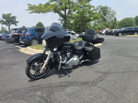 More photos of 2017 HARLEY DAVIDSON STREET GLIDE SPECIAL FLHXS at Moto Boutique, OH