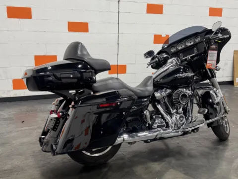 Another view of 2017 HARLEY DAVIDSON STREET GLIDE SPECIAL FLHXS for sale in Columbus, OH at Moto Boutique