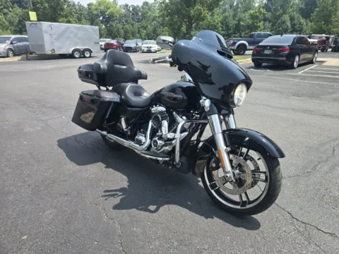 Photos of 2017 HARLEY DAVIDSON STREET GLIDE SPECIAL FLHXS for sale in Columbus, OH at Moto Boutique