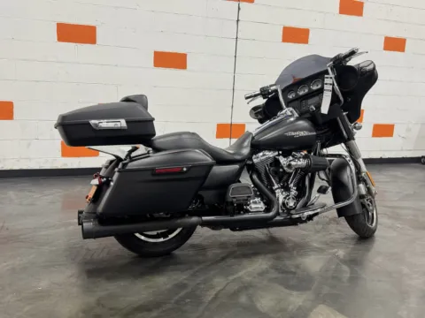 Another view of 2014 HARLEY DAVIDSON STREET GLIDE FLHX for sale in Columbus, OH at Moto Boutique