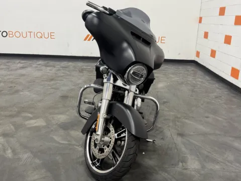More photos of 2014 HARLEY DAVIDSON STREET GLIDE FLHX at Moto Boutique, OH