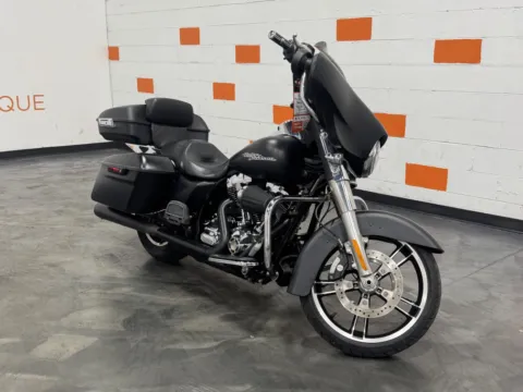 Photos of 2014 HARLEY DAVIDSON STREET GLIDE FLHX for sale in Columbus, OH at Moto Boutique