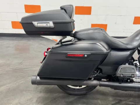 More photos of 2014 HARLEY DAVIDSON STREET GLIDE FLHX at Moto Boutique, OH