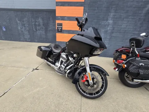 Photos of 2021 HARLEY DAVIDSON ROAD GLIDE SPECIAL FLTRXS for sale in Columbus, OH at Moto Boutique