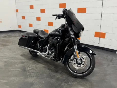 Photos of 2016 HARLEY DAVIDSON STREET GLIDE CVO SPECIAL FLHXSE for sale in Columbus, OH at Moto Boutique