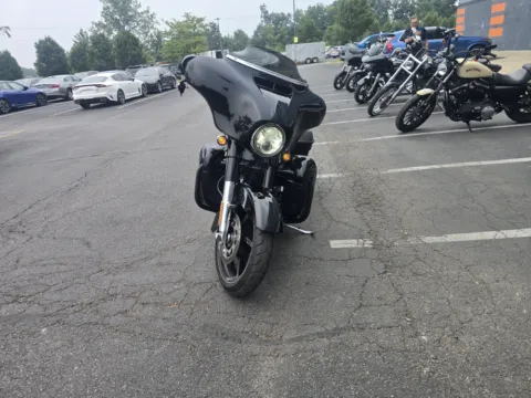 More photos of 2016 HARLEY DAVIDSON STREET GLIDE CVO SPECIAL FLHXSE at Moto Boutique, OH