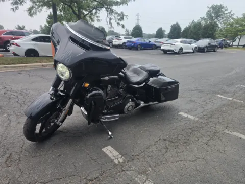 More photos of 2016 HARLEY DAVIDSON STREET GLIDE CVO SPECIAL FLHXSE at Moto Boutique, OH