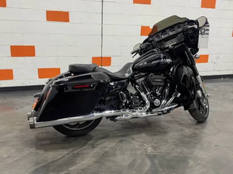 Another view of 2016 HARLEY DAVIDSON STREET GLIDE CVO SPECIAL FLHXSE for sale in Columbus, OH at Moto Boutique