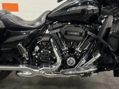 More photos of 2016 HARLEY DAVIDSON STREET GLIDE CVO SPECIAL FLHXSE at Moto Boutique, OH
