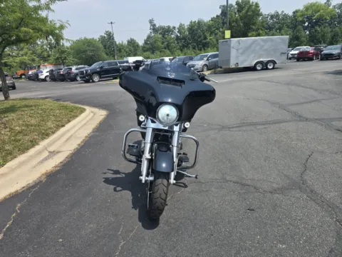 More photos of 2023 HARLEY DAVIDSON STREET GLIDE FLHX at Moto Boutique, OH