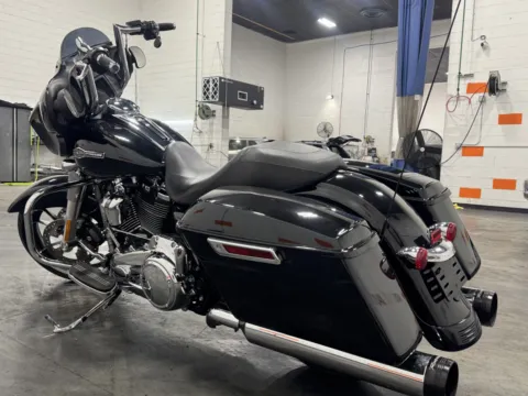 More photos of 2023 HARLEY DAVIDSON STREET GLIDE FLHX at Moto Boutique, OH