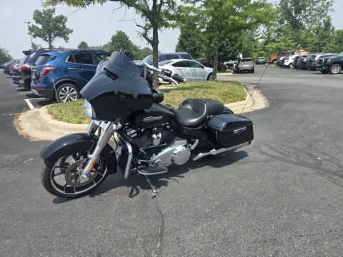 Another view of 2023 HARLEY DAVIDSON STREET GLIDE FLHX for sale in Columbus, OH at Moto Boutique