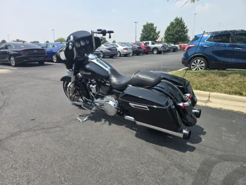 More photos of 2023 HARLEY DAVIDSON STREET GLIDE FLHX at Moto Boutique, OH