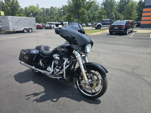 Photos of 2023 HARLEY DAVIDSON STREET GLIDE FLHX for sale in Columbus, OH at Moto Boutique