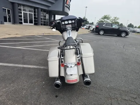 More photos of 2018 HARLEY DAVIDSON STREET GLIDE FLHX at Moto Boutique, OH