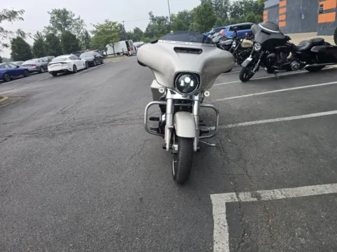 More photos of 2018 HARLEY DAVIDSON STREET GLIDE FLHX at Moto Boutique, OH