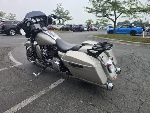 Another view of 2018 HARLEY DAVIDSON STREET GLIDE FLHX for sale in Columbus, OH at Moto Boutique