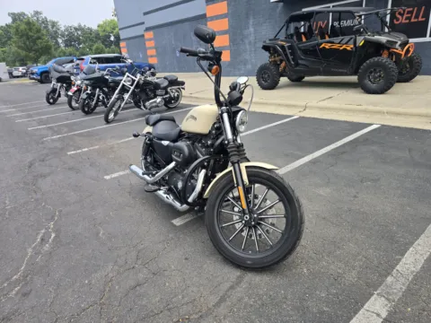 More photos of 2014 HARLEY DAVIDSON 883 IRON XL883N at Moto Boutique, OH