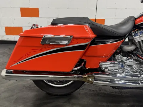 More photos of 2004 HARLEY DAVIDSON SCREAMING EAGLE ELECTRA GLIDE FLHTCSE at Moto Boutique, OH