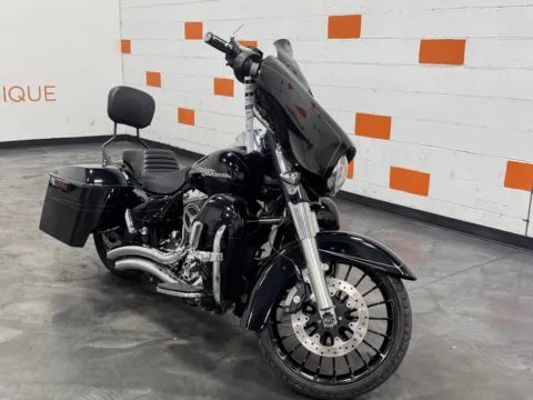 Photos of 2014 HARLEY DAVIDSON STREET GLIDE FLHX for sale in Columbus, OH at Moto Boutique