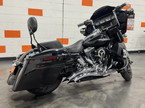 Another view of 2014 HARLEY DAVIDSON STREET GLIDE FLHX for sale in Columbus, OH at Moto Boutique