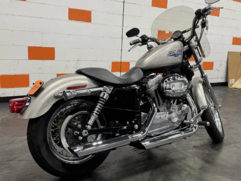 More photos of 2009 HARLEY DAVIDSON SPORTSTER XL883N at Moto Boutique, OH