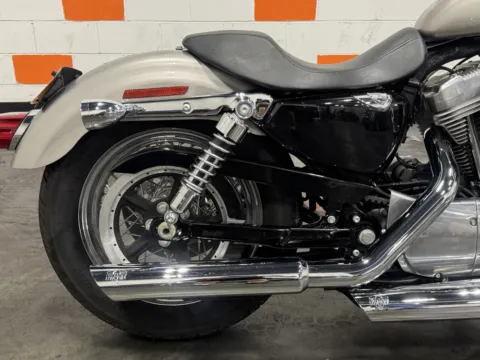 More photos of 2009 HARLEY DAVIDSON SPORTSTER XL883N at Moto Boutique, OH