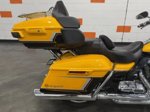 More photos of 2015 HARLEY DAVIDSON ROAD KING FLHR at Moto Boutique, OH