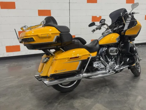 Another view of 2015 HARLEY DAVIDSON ROAD KING FLHR for sale in Columbus, OH at Moto Boutique
