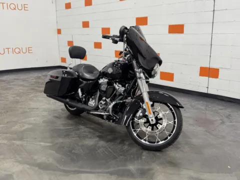 Photos of 2014 HARLEY DAVIDSON ULTRA LIMITED FLHTK for sale in Columbus, OH at Moto Boutique