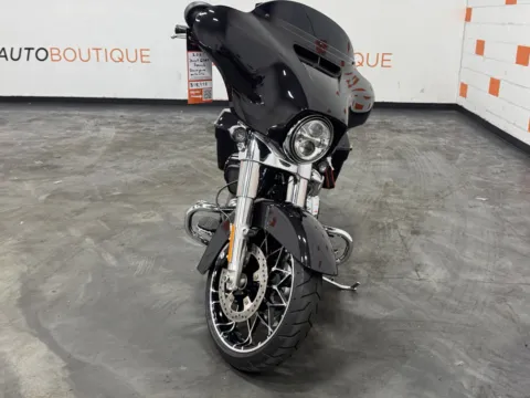 Another view of 2014 HARLEY DAVIDSON ULTRA LIMITED FLHTK for sale in Columbus, OH at Moto Boutique