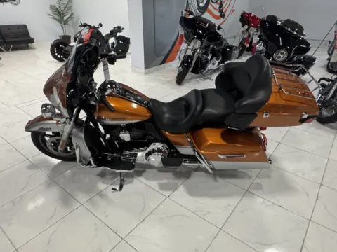 More photos of 2014 HARLEY DAVIDSON ULTRA LIMITED FLHTK at Moto Boutique, OH