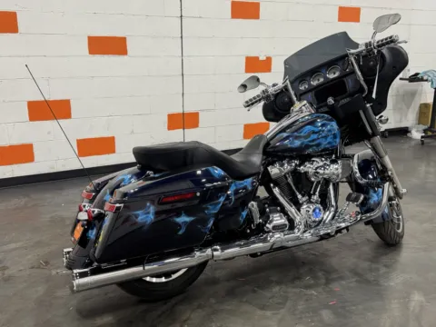 Another view of 2019 HARLEY DAVIDSON STREET GLIDE FLHX for sale in Columbus, OH at Moto Boutique