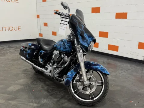 Photos of 2019 HARLEY DAVIDSON STREET GLIDE FLHX for sale in Columbus, OH at Moto Boutique