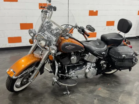 Another view of 2015 HARLEY DAVIDSON HERITAGE SOFTAIL CLASSIC FLSTC for sale in Columbus, OH at Moto Boutique