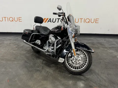 Photos of 2013 HARLEY DAVIDSON ROAD KING FLHR for sale in Columbus, OH at Moto Boutique