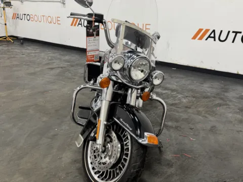 More photos of 2013 HARLEY DAVIDSON ROAD KING FLHR at Moto Boutique, OH