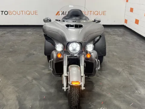More photos of 2016 HARLEY DAVIDSON TRI GLIDE FLHTCUTG at Moto Boutique, OH