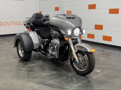 Photos of 2016 HARLEY DAVIDSON TRI GLIDE FLHTCUTG for sale in Columbus, OH at Moto Boutique
