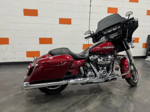 Another view of 2017 HARLEY DAVIDSON STREET GLIDE SPECIAL FLHXS for sale in Columbus, OH at Moto Boutique